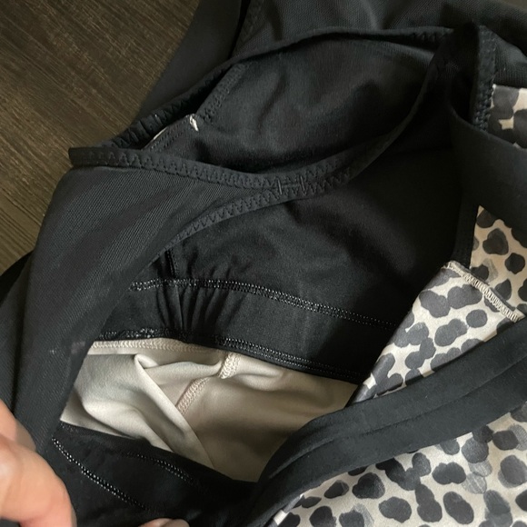 Lululemon Leopard Top with a Built-in Bra Size 4 - Picture 7 of 7